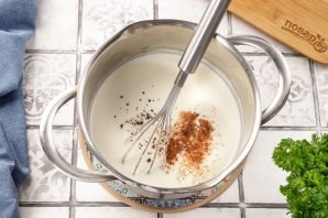 Запеканка с фаршем под соусом Бешамель