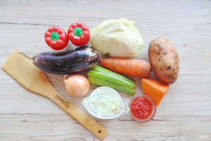 Рагу из овощей с баклажанами в духовке - фото шаг 1