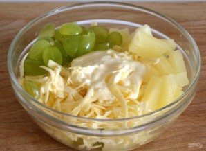 Салат с консервированным ананасом - фото шаг 5