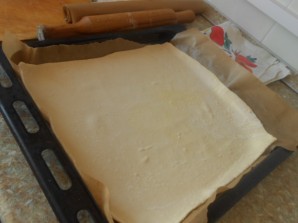 Слоеный пирог с грибами, сметаной и сыром - фото шаг 1