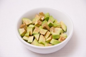 Салат с авокадо и огурцом - фото шаг 3