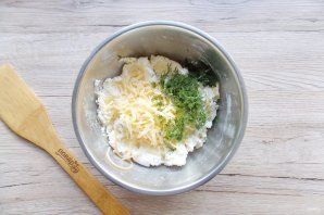 Сырники с твердым сыром и зеленью - фото шаг 4