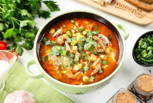 Суп с килькой в томате с вермишелью - фото шаг 9