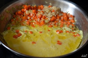 Рис с морковкой и луком на сковороде - фото шаг 2