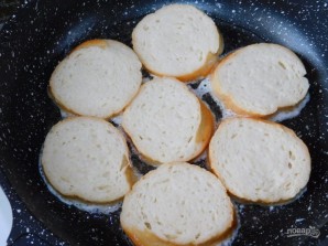 Горячие гренки-бутерброды - фото шаг 2