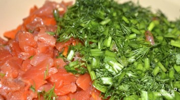 Салат с креветками и красной рыбой - фото шаг 4