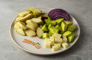 Салат из авокадо с грушей и сыром - фото шаг 2
