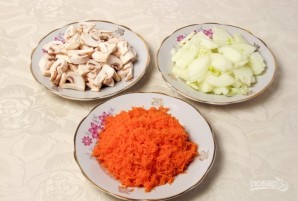 Салат с куриной печенью и грибами - фото шаг 2