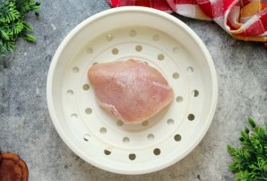 Курица на пару в мультиварке - фото шаг 4