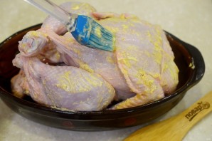 Курица целиком в фольге в духовке - фото шаг 3