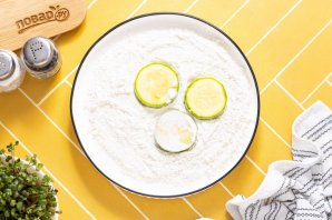 Кабачки жареные - фото шаг 7