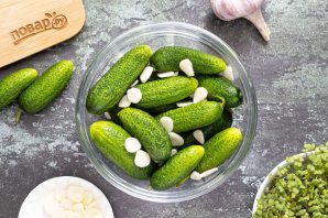 Быстрые маринованные огурцы - фото шаг 7