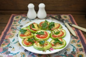 Кабачки в духовке с помидорами и сыром - фото шаг 6