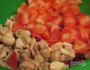 Салат с красной фасолью и сухариками - фото шаг 5