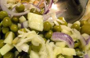 Салат из квашеной капусты и огурцов - фото шаг 3