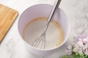 Оладушки на кислом молоке - фото шаг 4