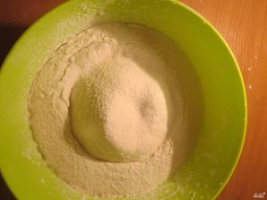 Песочное тесто для пирога с ягодами - фото шаг 3