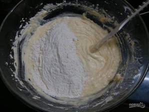 Ванильный бисквитный торт - фото шаг 3