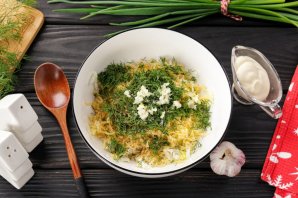 Бутерброд со шпротами и солеными огурцами - фото шаг 6