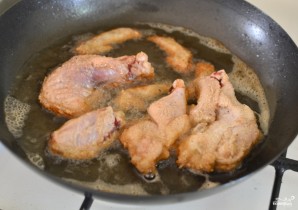 Куриные крылышки на сковороде - фото шаг 3