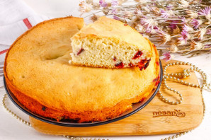 Бисквитный пирог со сливами - фото шаг 7