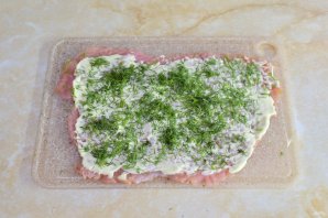 Рулетики из индейки в духовке с начинкой - фото шаг 4