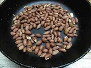 Ореховые оладьи с малиновым соусом  - фото шаг 1