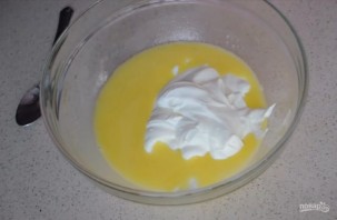Пышный заливной пирог с яйцом и луком - фото шаг 1