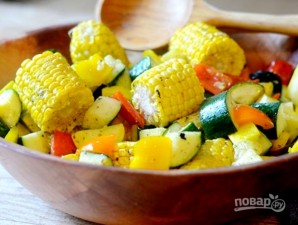 Овощной салат с кукурузными початками - фото шаг 6