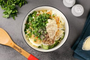 Кальмаровый салат с огурцом - фото шаг 7