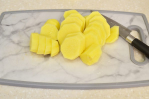 Картошка с тефтелями в сметанном соусе - фото шаг 6