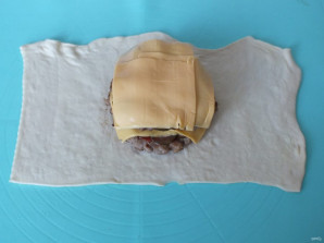 Пирог "Чизбургер" из слоёного теста - фото шаг 11