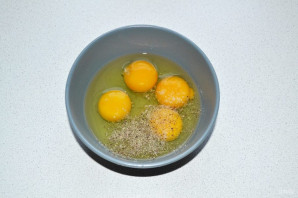 Картошка с яйцом в духовке - фото шаг 3