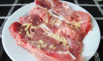 Простой рецепт свинины в духовке - фото шаг 1