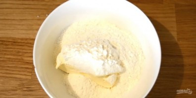 Пирог на кефире (или кислом молоке) с ягодами - фото шаг 1