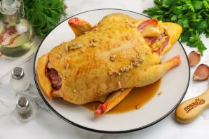 Утка в рукаве с яблоками - фото шаг 3