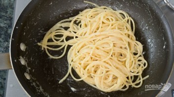 Спагетти с сыром и черным перцем - фото шаг 3