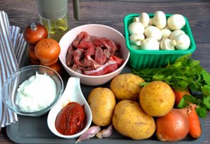 Мясо с грибами в горшочках - фото шаг 1