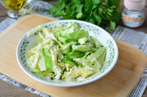 Салат с курицей и белокочанной капустой - фото шаг 4