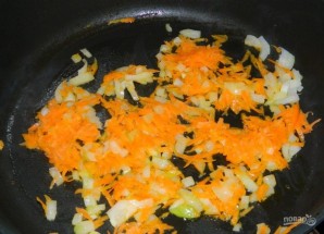 Суп с плавленным сыром и вермишелью - фото шаг 2