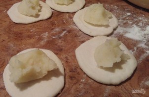 Пирожки с картофелем на кефире - фото шаг 5