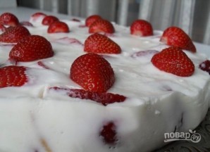 Клубнично-йогуртовый торт - фото шаг 7