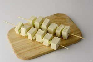 Шашлык из тофу с соусом из кинзы - фото шаг 3