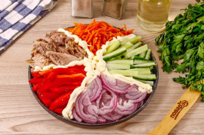 Салат кучками с корейской морковкой - фото шаг 5