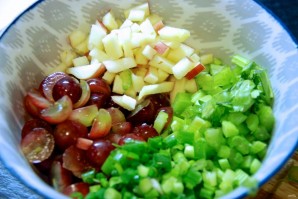 Салат из курицы, сельдерея и яблока - фото шаг 1