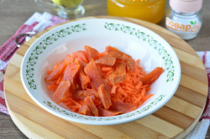Салат из моркови и кураги - фото шаг 3