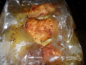 Курица с картошкой в рукаве в духовке - фото шаг 5
