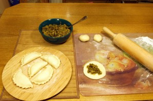 Пирожки с солеными огурцами - фото шаг 4