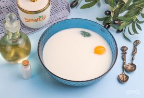 Блины дрожжевые на молоке - фото шаг 2