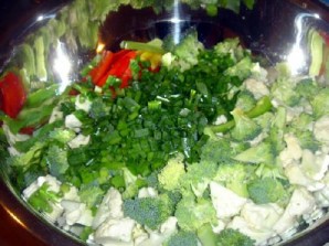 Овощной салат с креветками и лимоном - фото шаг 11